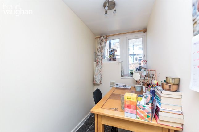 Terraced house to rent in Crayford Road, Brighton
