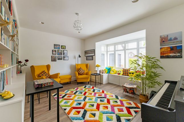 2, Orchard Close, Henley-On-Thames photo 4