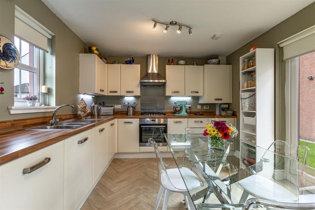 1, Kingfisher Grove, Galashiels photo 4