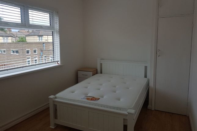 Room to rent in Broadwater Road, London