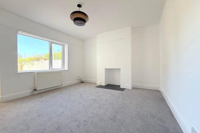 43, Westland Avenue, Worthing photo 3