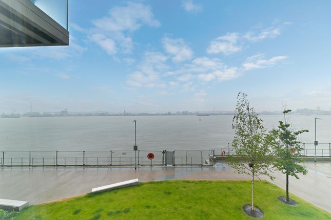 Flat to rent in Laker House, Royal Wharf, London