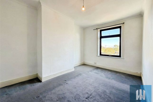 9, Cowcliffe Hill Road, Huddersfield photo 3