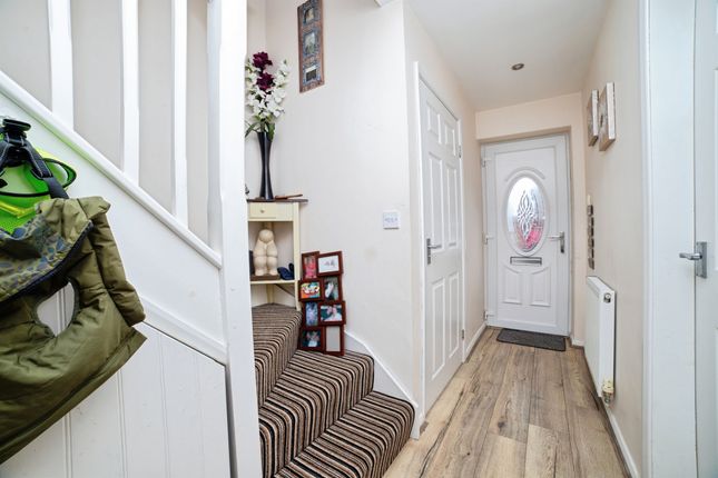 2, Carlyle Gardens, HEANOR photo 2