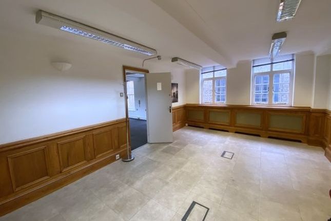 Office to let in Gun House Artillery Passage, London