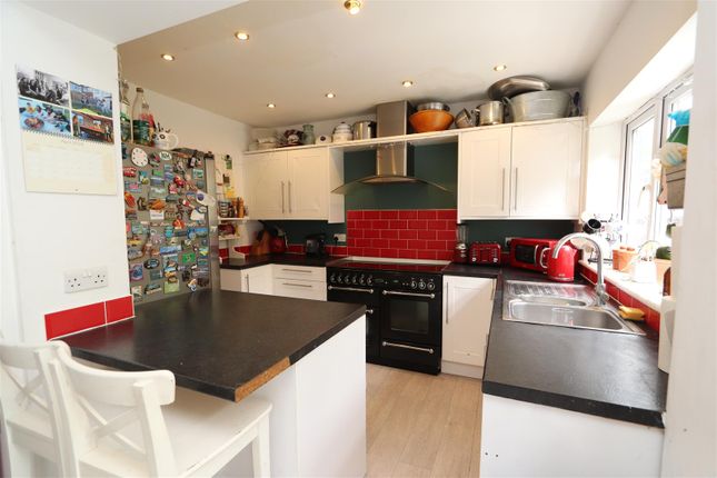 Detached house for sale in Hunter Avenue, Shenfield, Brentwood