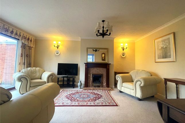 10, Cornwall Avenue, Worcestershire photo 2
