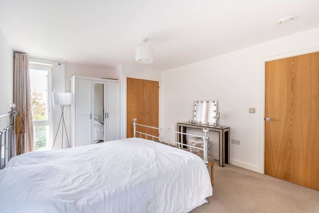 Flat for sale in Flowers Close, Gladstone Park, London