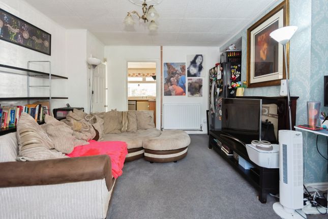 144, Poole Crescent, West Midlands photo 3