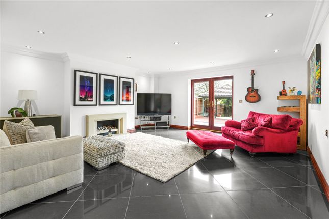 55, Ashford Crescent, Grange Farm photo 4
