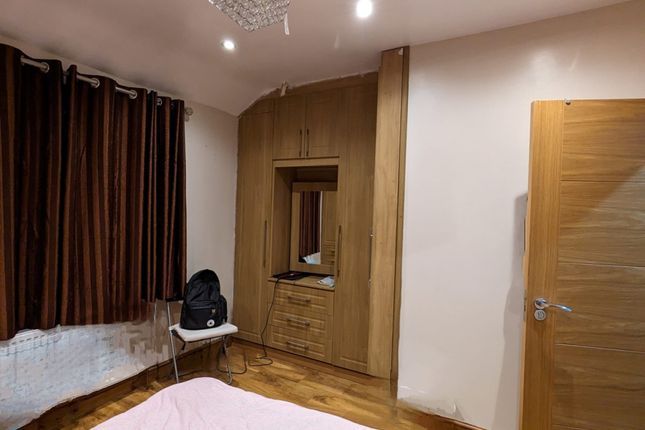 Room to rent in Balmoral Drive, Hayes