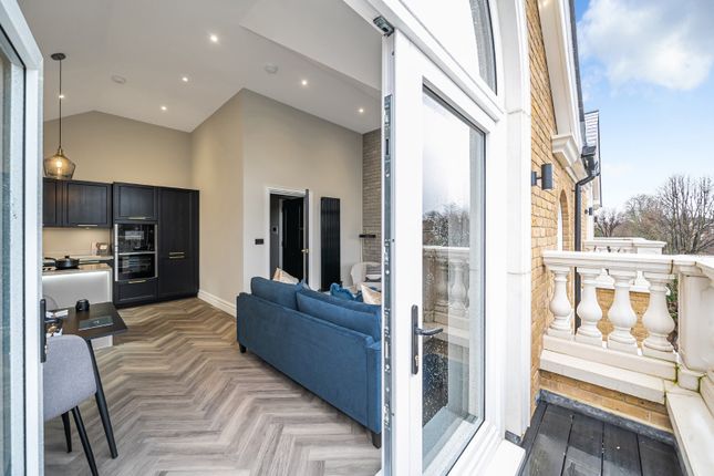 Flat for sale in Manor Park, London