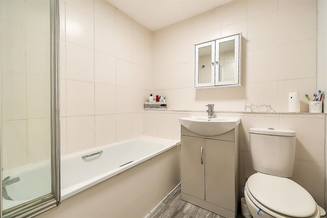 Flat for sale in Galsworthy Road, Norbiton, Kingston Upon Thames