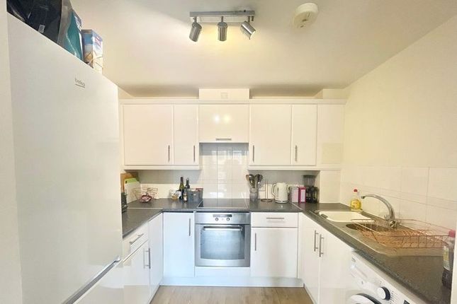 Flat for sale in Ovaltine Court, Ovaltine Drive, Kings Langley, Hertfordshire