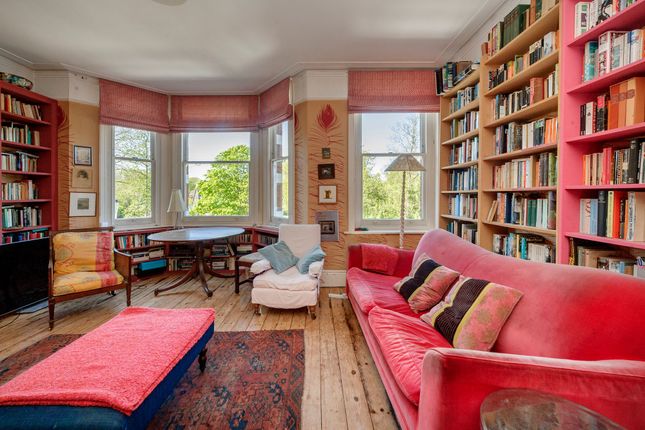 12 Dalgarno Gardens, London photo 4