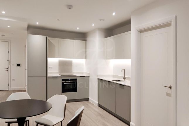 2 Eden Place, London photo 3