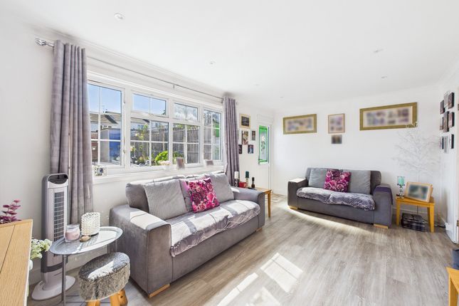 30, Sempill Road, Hemel Hempstead photo 3