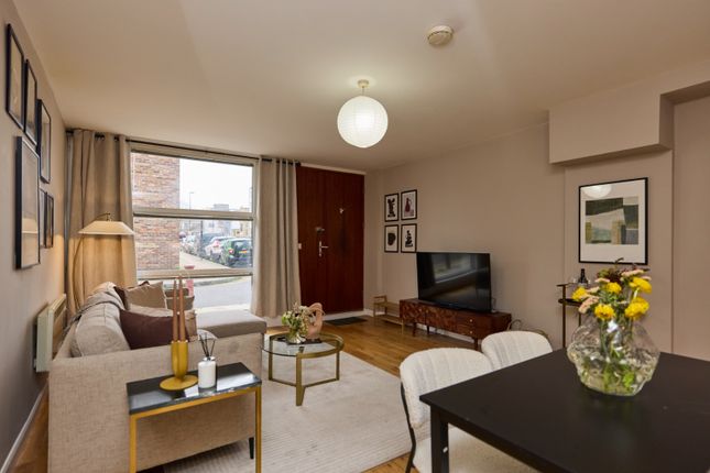 Thumbnail Flat for sale in Hales Street, London