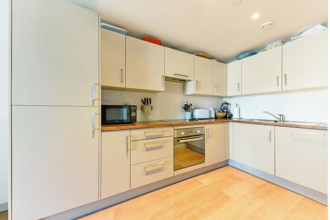 Apartment 79 6, Riverlight Quay, London photo 3