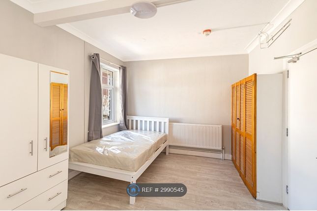 Southwell Park Road, Camberley photo 4