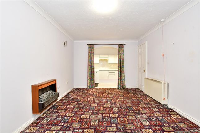 1-bed flat on Cunningham Close, Romford, £65,000
