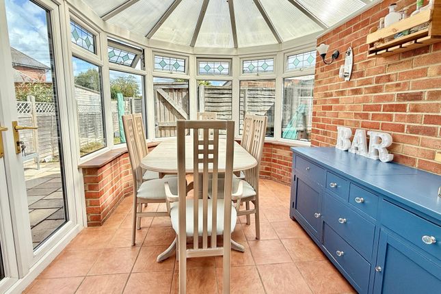 48 Hightown Gardens, Ringwood photo 4