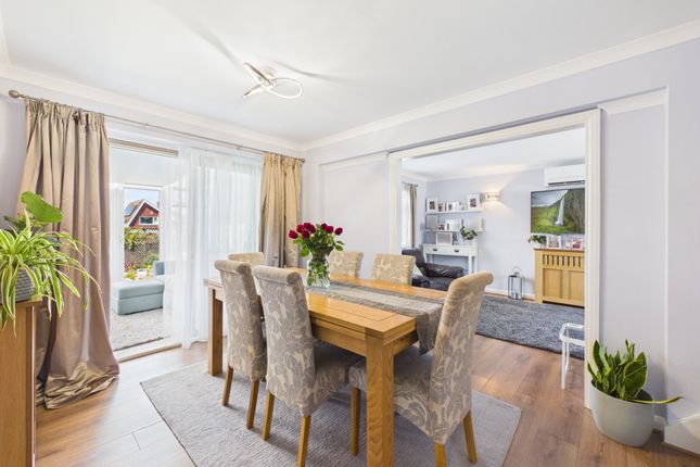11 Brushwood Road, Horsham photo 4