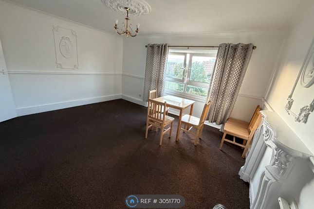 Hathaway Crescent, London photo 4