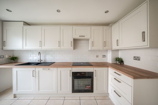 34, Cordelia Close, Stratford-upon-Avon photo 3