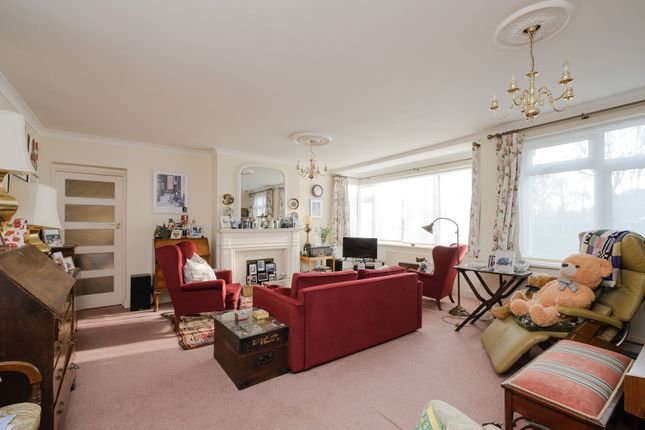 3, Lake Close, Wimbledon photo 5