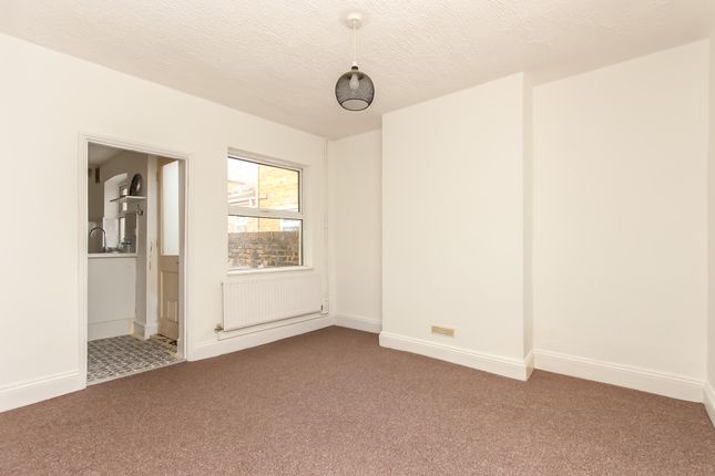 17, Winstanley Road, Wellingborough photo 4