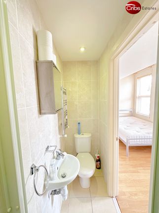 3 Balfour Road, London photo 4