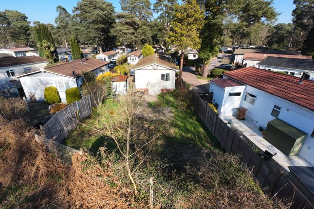 17, California country park homes, Berkshire photo 2