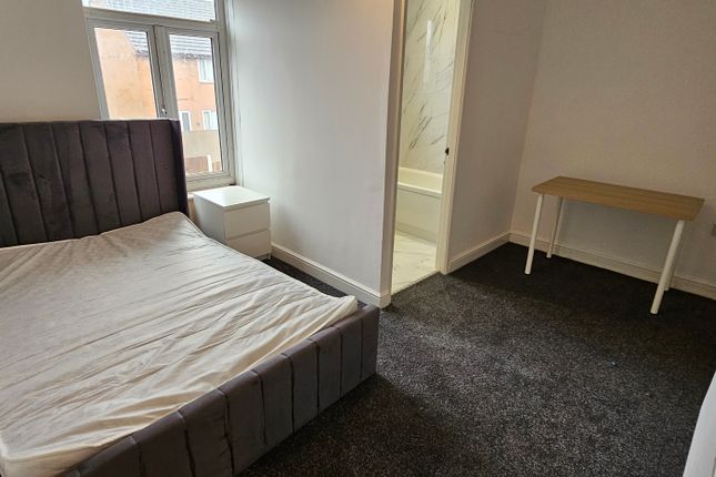 18, Brindley Street( En suites.Bills Included), Manchester photo 5