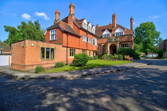 Thumbnail Flat for sale in Clare Avenue, Wokingham