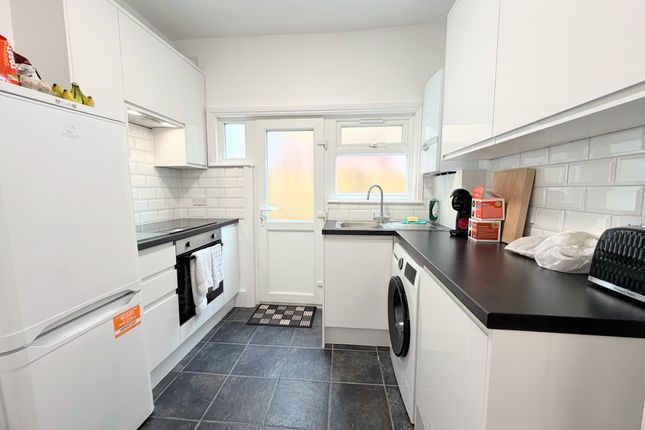 33, Hardwicke Road, Southgate photo 3