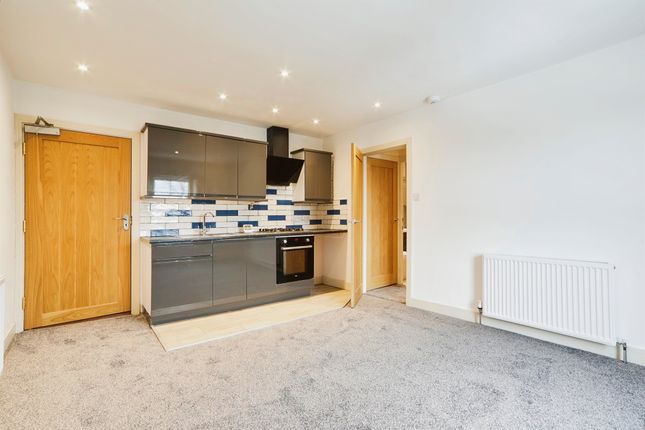 76, Hollings Street, Bingley photo 2