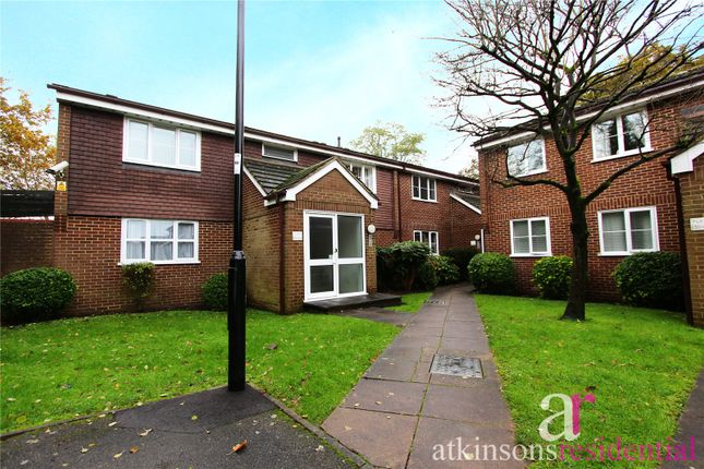 Flat for sale in Gladbeck Way, Enfield, Middlesex