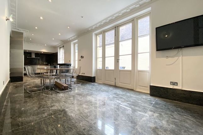 Flat 1, 131 Harley Street, London photo 4