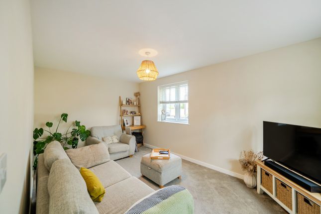 5, River Way, West Yorkshire photo 4