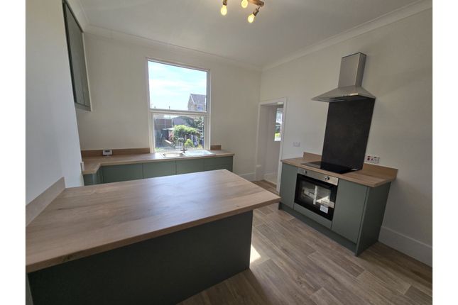 95, Thornes Lane, Wakefield photo 3
