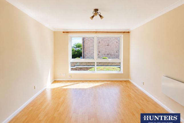 32, Upton Dene, Sutton photo 2