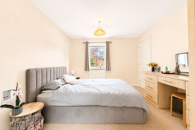 1, Grapes Garden Close, Loughborough photo 3