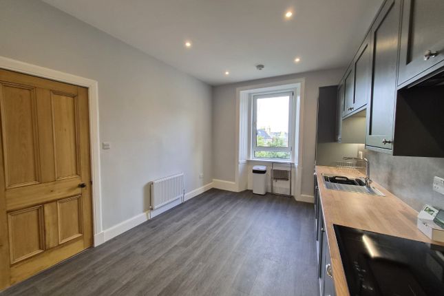 6 (3f2), Comiston Gardens, Edinburgh photo 4