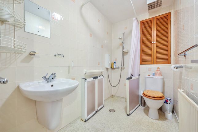 17, Adams Cresent, Cornwall photo 4