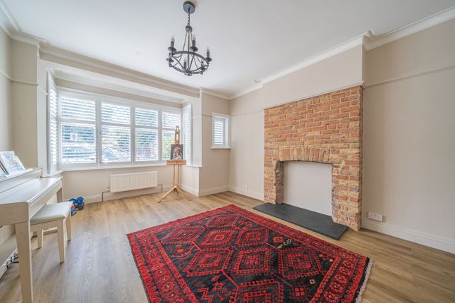 25, Luffman Road, London photo 4