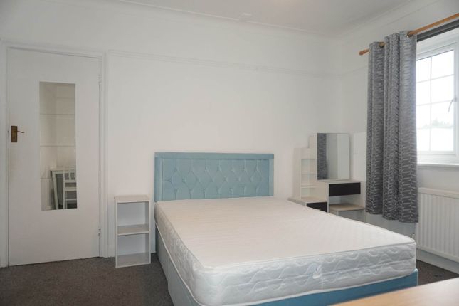 Cedar House, Culmington Road, London photo 3