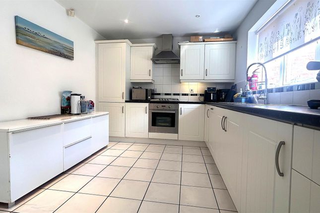 4, Yarningale Close, Birmingham photo 3
