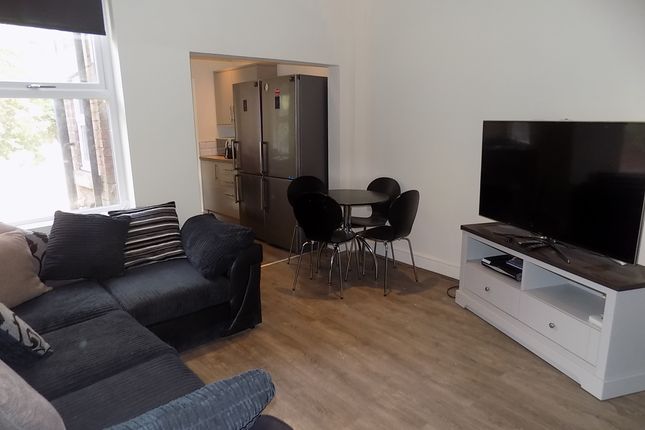 Room to rent in Queens Road, Sheffield