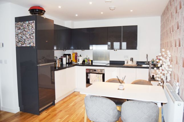 Flat 61, Windsor Court, 3 Pennyroyal Drive, WEST DRAYTON photo 5